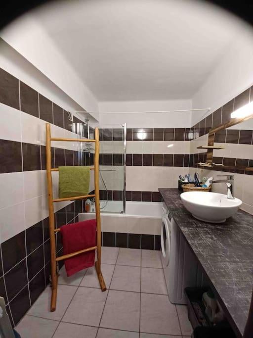 Grand T2 Esprit Loft Coeur De Ville Sète Dış mekan fotoğraf